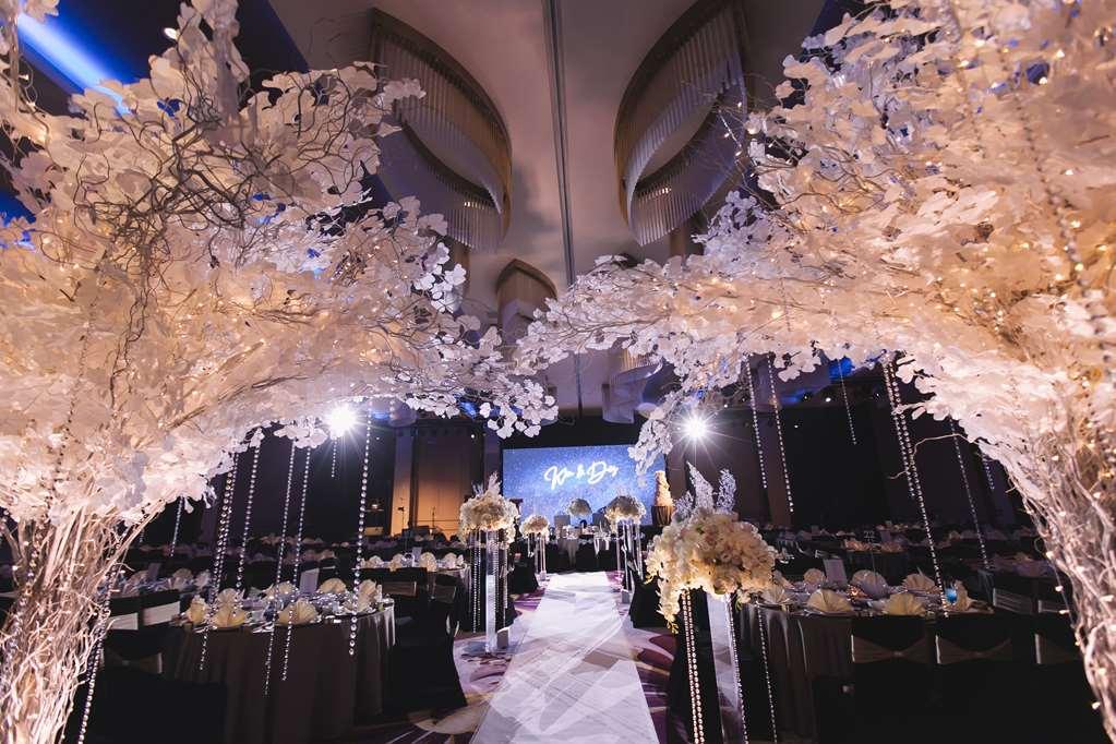 Pavilion Hotel Kuala Lumpur Managed By Banyan Tree Exterior foto Wedding reception at the Grand Ballroom
