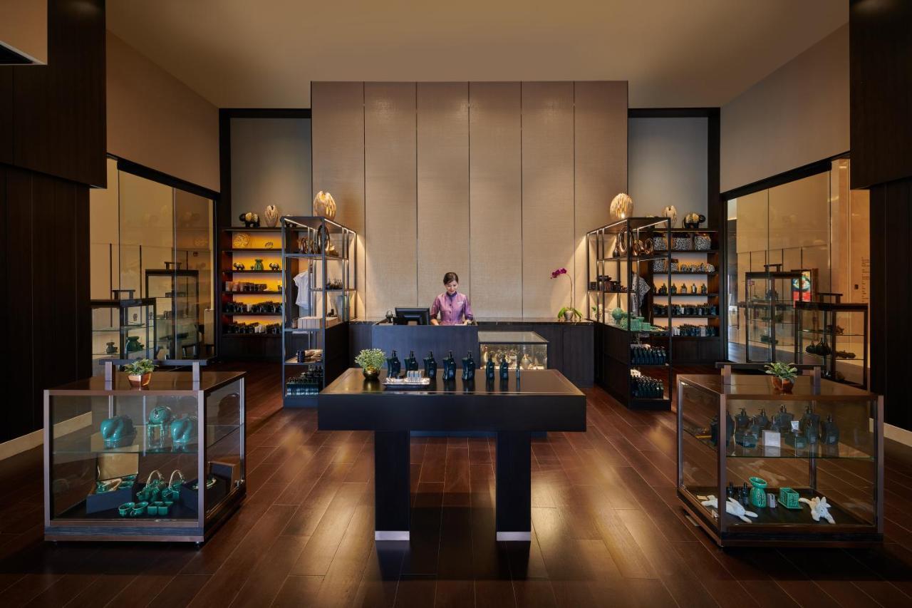 Pavilion Hotel Kuala Lumpur Managed By Banyan Tree Exterior foto The Spa at The Westin